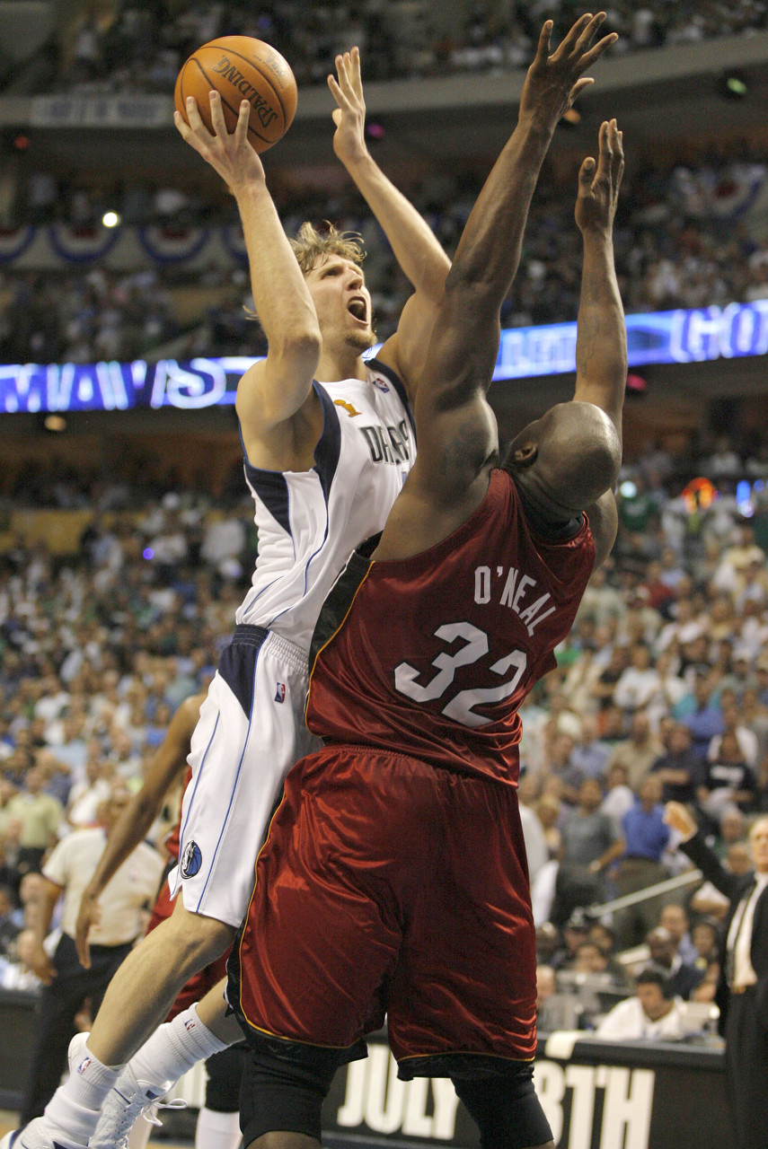 开云体育h5-诺维奇客场战胜阿斯顿维拉，取得翻盘胜利