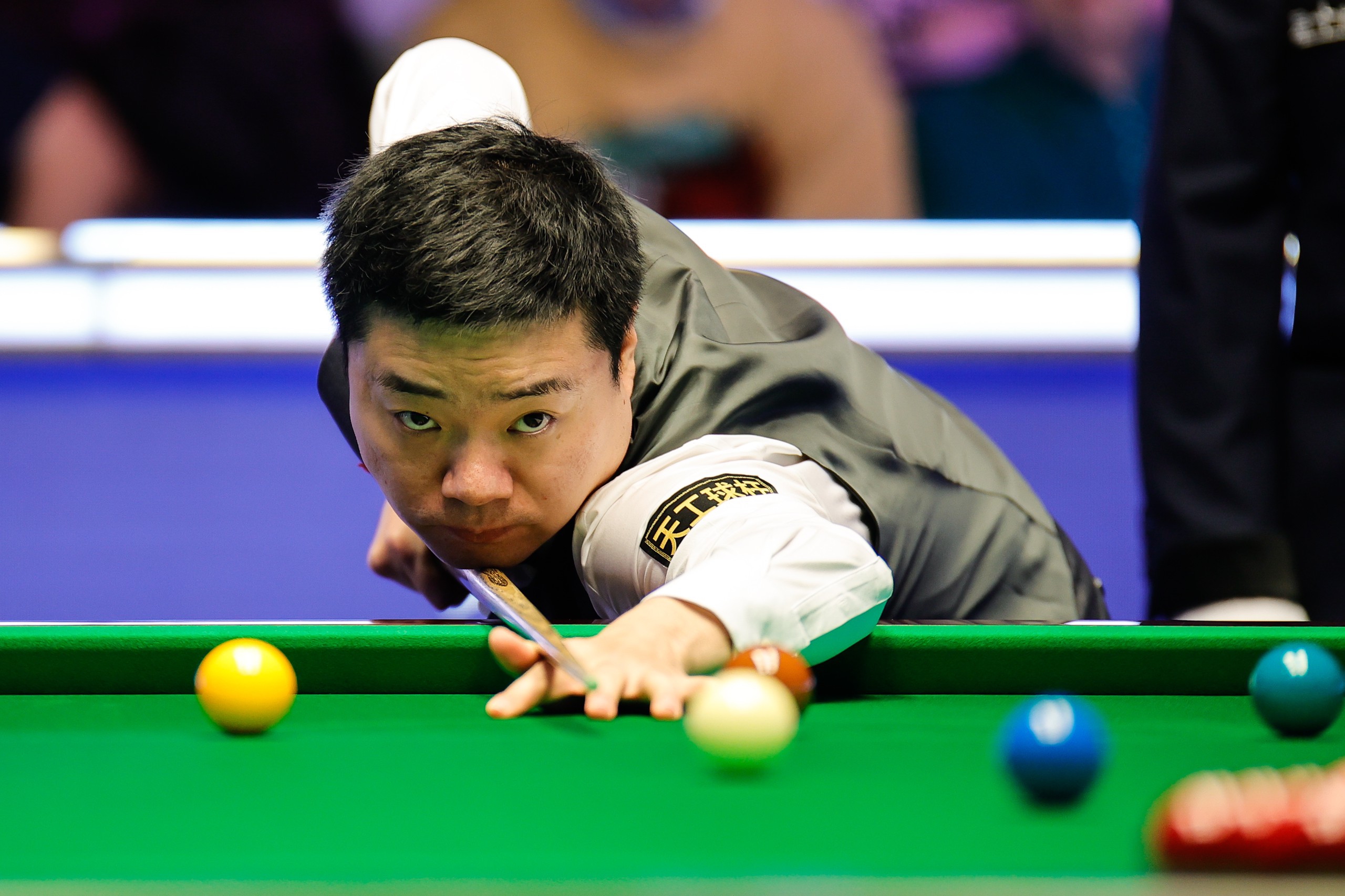 开云体育官网入口-荷兰队长取得新赛季首个三双数据