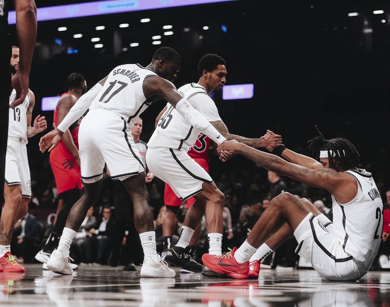 开yun官网-包含公牛击败黄蜂，罗瑞季后赛希望渺茫的词条