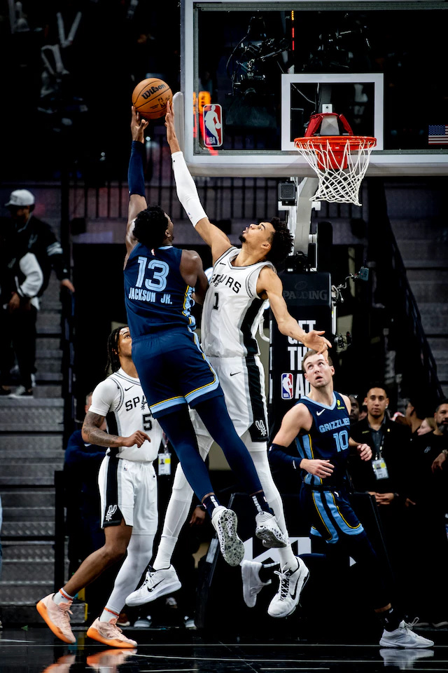 开云体育中国官方网站-灰熊逆转马刺，莫兰特大放异彩